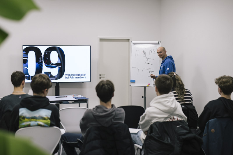Fahrschule Gröbenzell Fahrlehrer Theorieunterricht Digital